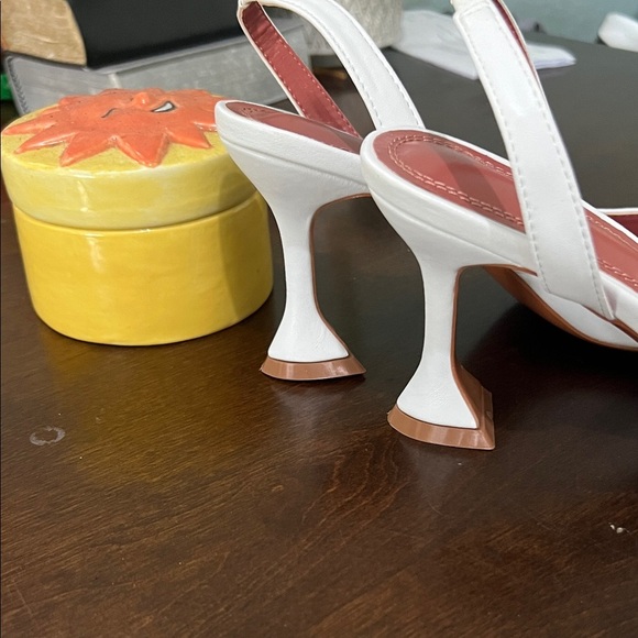 Elegant White Slingback Heels with Crystal Embellishment - Picture 6 of 7